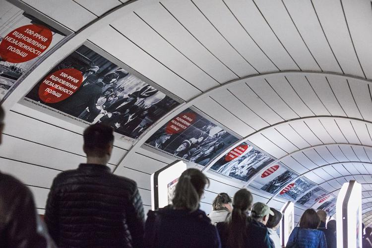 Wystawa „100-lecie odzyskania przez Polskę niepodległości” w kijowskim metrze. Źródło: Instytut Polski w Kijowie