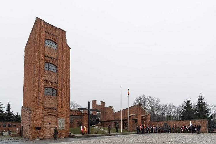 Muzeum na Radogoszczu - uroczystości w 70. rocznicę spalenia więźniów Radogoszcza. 2015 r. Fot. PAP/G. Michałowski