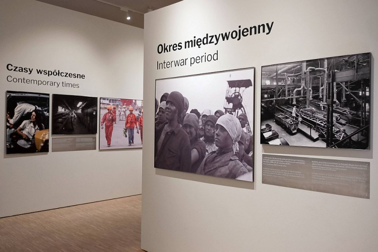 Wernisaż wystawy „Zakazy, wykluczenia, przesądy. Fotograficzna opowieść o kobietach w przemyśle” w Muzeum Śląskim w Katowicach. Fot. PAP/H. Bardo