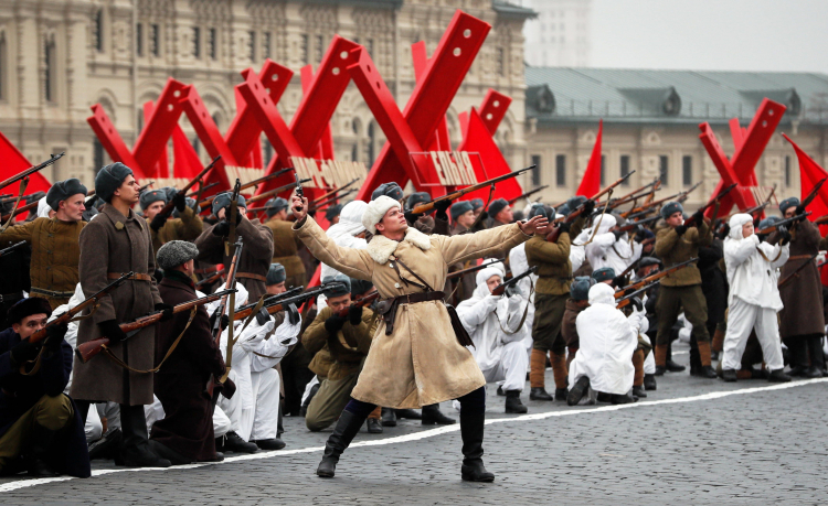 Defilada historyczna na Placu Czerwonym w Moskwie. Fot. PAP/EPA
