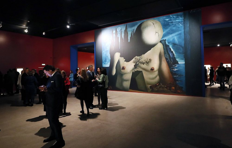 Wystawa „Salvador Dali – sztuka magiczna” w moskiewskim Maneżu. Fot. PAP/EPA