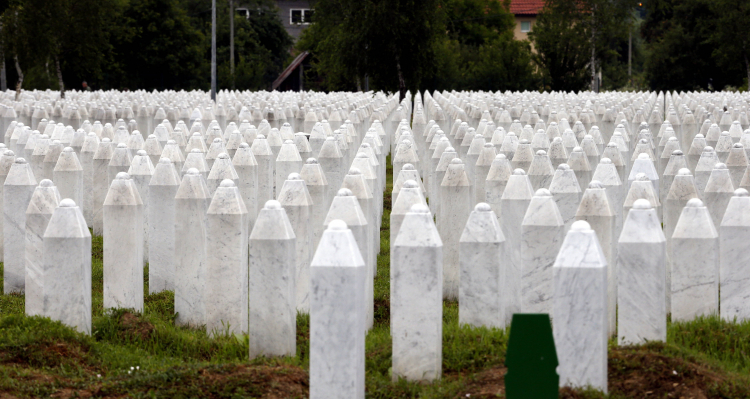 Cmentarz ofiar zbrodni w Potoczari. Fot. PAP/EPA