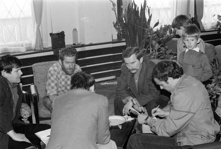 Stocznia Gdańska, 1980 r. Lech Wałęsa, Andrzej Gwiazda. Fot. PAP/CAF/S. Kraszewski