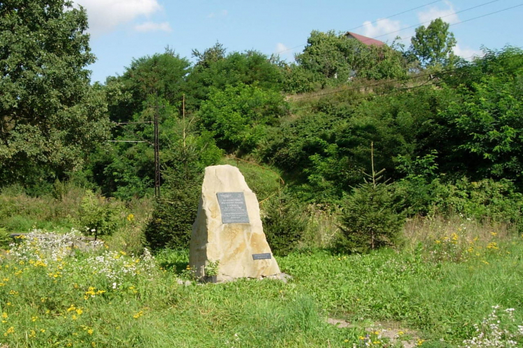 Kamień upamiętniający ofiary katastrofy w Barwałdzie. Wikimedia Commons
