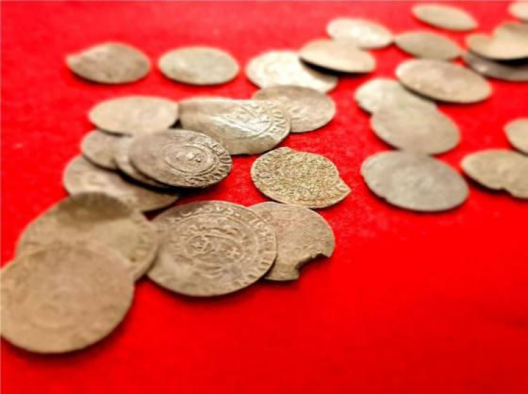 Srebrne monety znalezione na terenie Nadleśnictwa Cierpiszewo. Fot. Nadleśnictwo Cierpiszewo