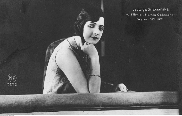 Jadwiga Smosarska jako Anka Kurowska w jednej ze scen filmu „Ziemia obiecana”. 1927 r. Fot. NAC