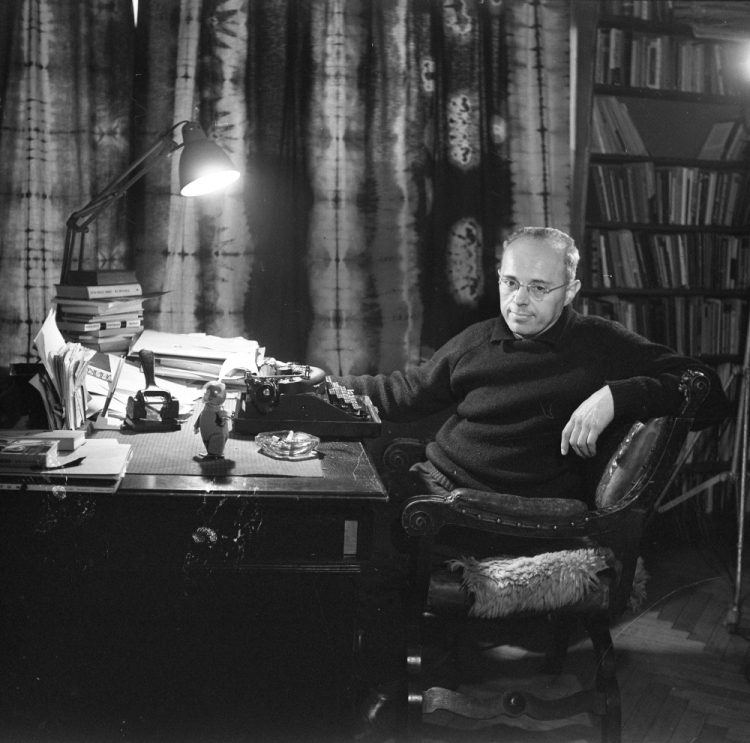 Stanisław Lem, 1966 r. Fot. PAP/H. Makarewicz