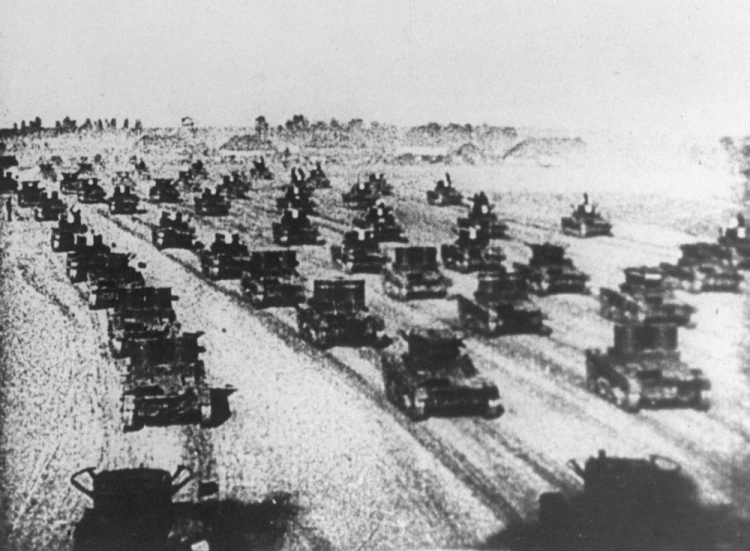 Pancerne zagony wojsk ZSRR wkraczają na terytorium Polski, łamiąc pakt o nieagresji - 17 września 1939. Fot. PAP-CAF