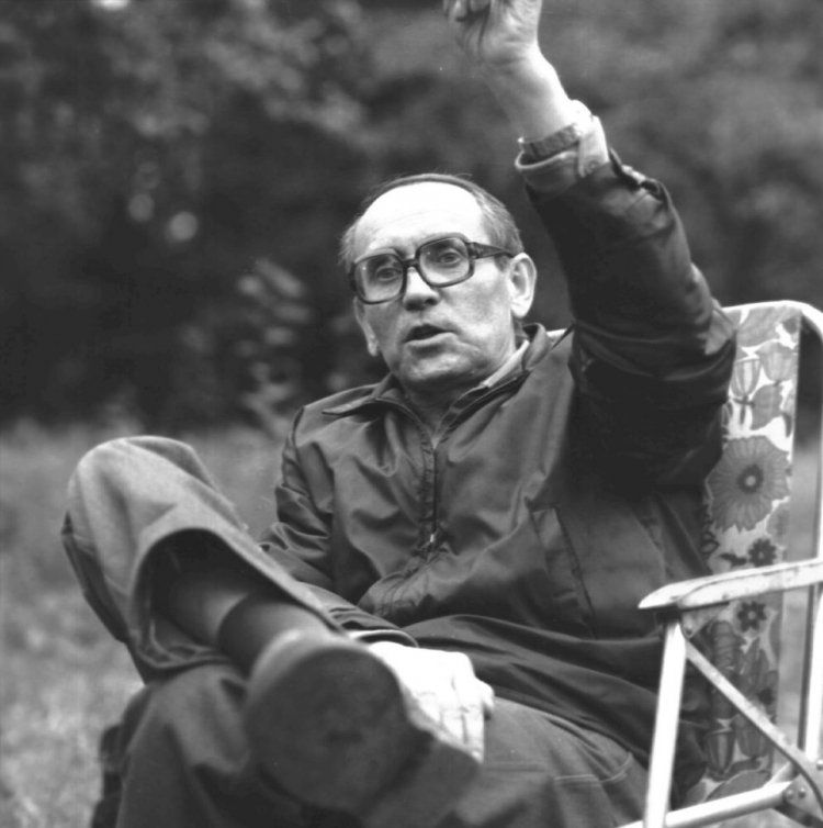 Tadeusz Konwicki podczas realizacji filmu „Dolina Issy”. 1981 r. Fot. PAP/W. Rozmysłowicz