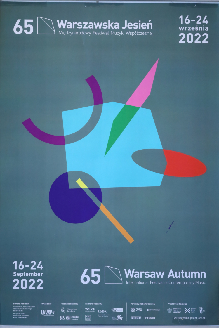 Plakat prezentowany podczas konferencji prasowej organizatorów 65. Międzynarodowego Festiwalu Muzyki Współczesnej "Warszawska Jesień". Fot. PAP/T. Gzell