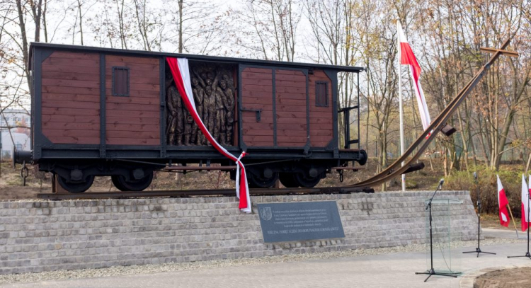 Pomnika upamiętniający ofiary Tragedii Górnośląskiej w Bytomiu. 2015 r. Fot. PAP/A. Grygiel