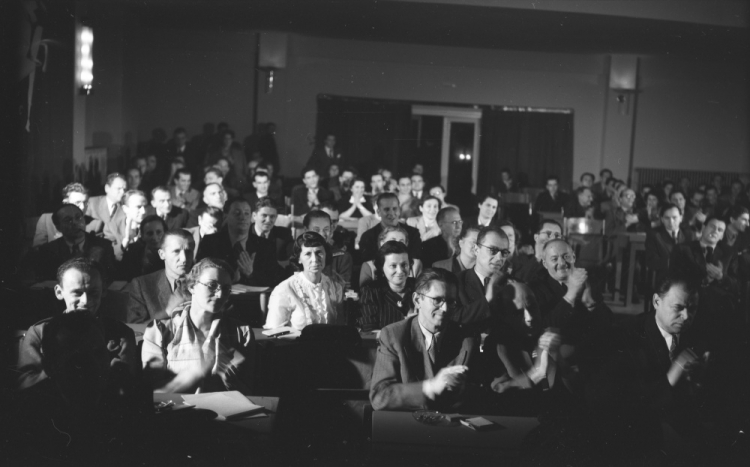 Zjazd filmowców, na którym przyjęto założenia twórczości filmowej zgodnej z linią polityczną PZPR. Wisła, 11.1949. Fot. PAP/CAF/J. Baranowski