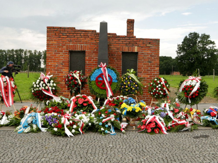 Pomnik Zagłady Romów i Sinti na terenie KL Auschwitz II-Birkenau w Brzezince. Fot. PAP/Art Service 2 