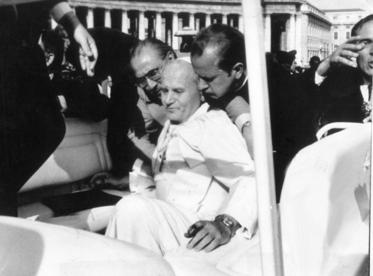 Zamach na papieża Jana Pawła II. 1981 r. Fot. PAP/CAF