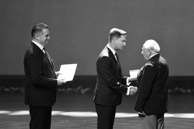 Mjr Miron Borejsza (P) odznaczony podczas Gali Niepodległości w Lublinie. 2018 r. Fot. PAP/W. Pacewicz