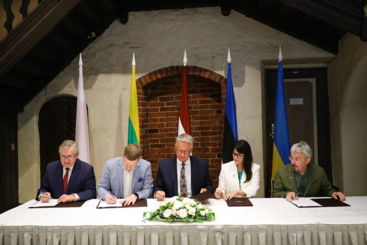 Ministrowie kultury: Polski, Litwy, Łotwy, Estonii i Ukrainy podpisali w Rydze wspólną deklarację dotyczącą międzynarodowego wsparcia dla Ukrainy w zakresie ochrony dziedzictwa kulturowego. Źródło: MKiDN