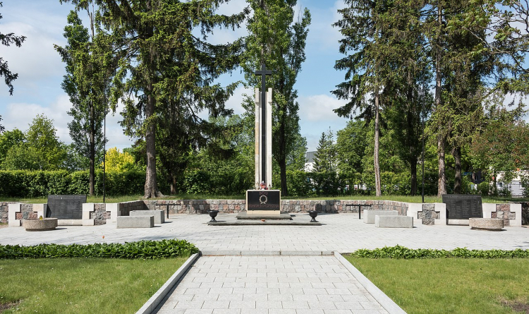 Widok ogólny cmentarza od strony ul. Przyczółkowej. Źródło: Wikimedia Commons