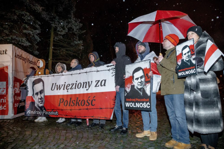 Akcja solidarnościowa z więzionym na Białorusi Andrzejem Poczobutem. Białystok, 22.12.2023. Fot. PAP/M. Onufryjuk
