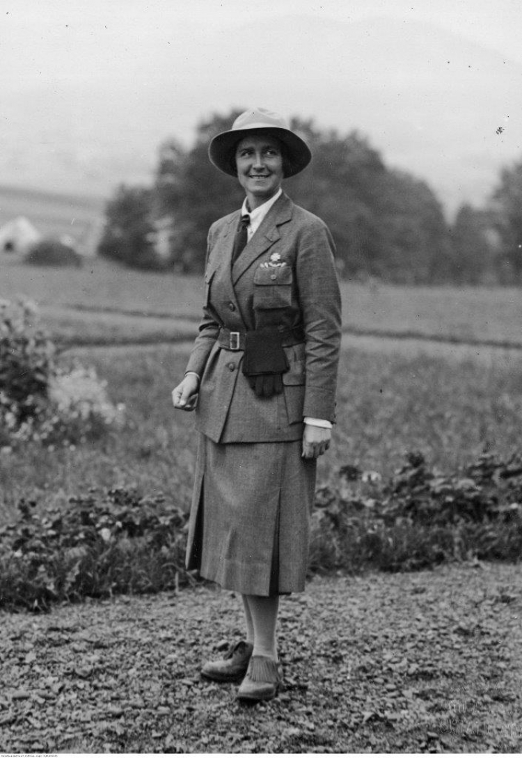 Olga Małkowska jako przedstawicielka polskich harcerek na VII Światowej Konferencji Skautek na Buczu, sierpień 1932, licencja CC BY, Narodowe Archiwum Cyfrowe