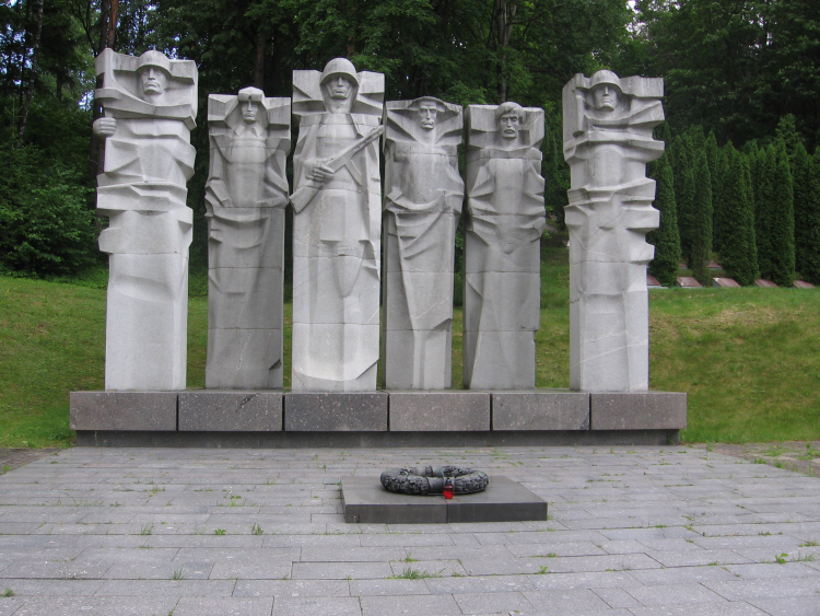 Pomnik żołnierzy sowieckich w Wilnie przed zburzeniem. Fot. Wikipedia