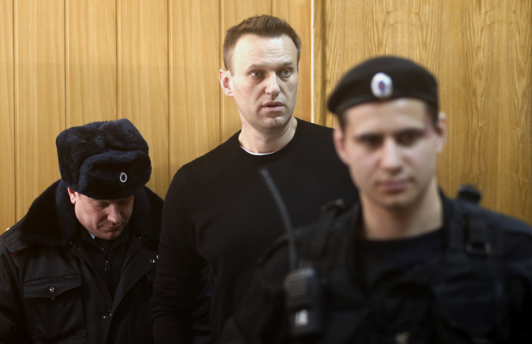 Nawalny podczas rozprawy przed sądem w Moskwie w 2017 r. Fot. PAP/EPA/ Sergei Ilnitsky