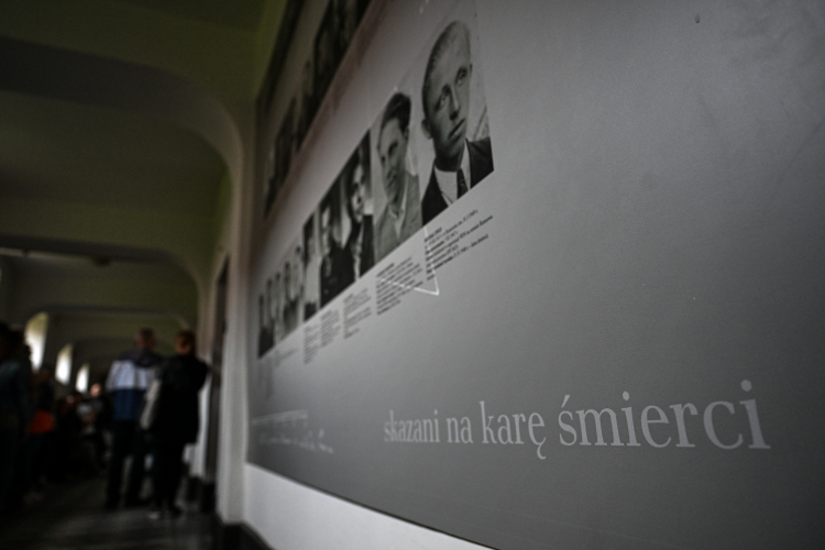 Rzeszów, wystawa zorganizowana przez IPN w dawnym stalinowskim więzieniu w Zamku Lubomirskich. Fot. PAP/D.Delmanowicz 