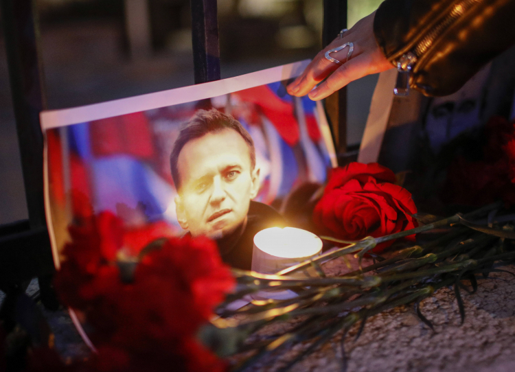 Portret Nawalnego podczas protestu w Tbilisi w Gruzji. Fot. PAP/EPA/ D. Mdzinarshvili