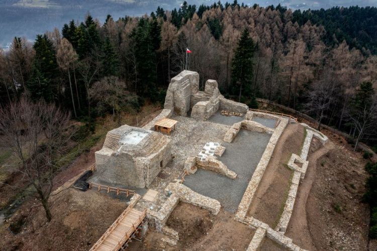 Ruiny zamku w Lanckoronie. 01.03.2024. Fot. PAP/Ł. Gągulski