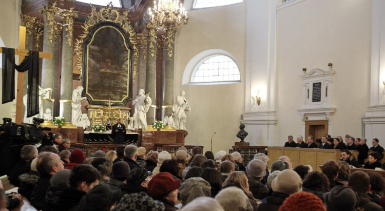 Nabożeństwo wielkopiątkowe w ewangelicko-augsburskim kościele Jezusowym w Cieszynie. 2013 r. Fot. PAP/A. Grygiel