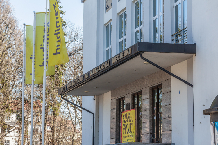 Teatr Dramatyczny im. Aleksandra Węgierki w Białymstoku w czasie remontu. Fot. PAP/M. Onufryjuk