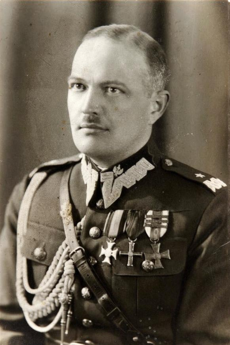 Gen. Mieczysław Smorawiński. Źródło: "Księga Cmentarna Polskiego Cmentarza Wojennego"