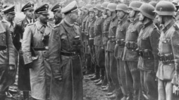 Reichsfuhrer Heinrich Himmler wizytuje 14. Dywizje Grenadierów Waffen SS "Galizien". 05.1943. Fot. NAC