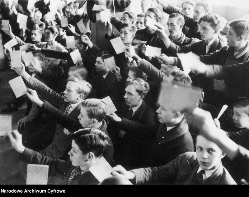 Bezrobotna młodzież w Berlinie, 1931 r. Fot. Narodowe Archiwum Cyfrowe