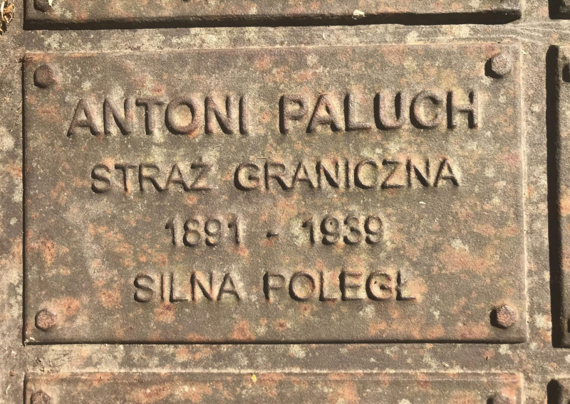 Tablica w Poznaniu upamietniająca Antoniego Palucha. Fot. ze zbiorów Jarosława Szałaty