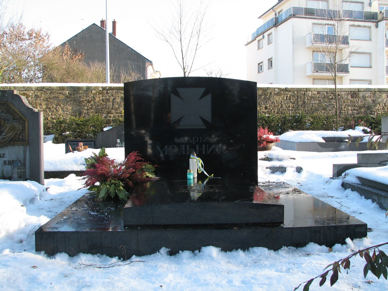 Grób Andrija Melnyka na cmentarzu Bonnevoie w Luksemburgu, 2011 r. Fot. Долинський, CC BY-SA 3.0 <https://creativecommons.org/licenses/by-sa/3.0>, via Wikimedia Commons