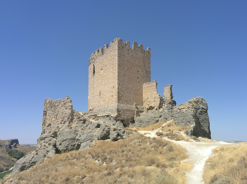Zamek w Oreja w gminie Ontígola (Toledo, Hiszpania). Fot. Rodelar, CC BY-SA 4.0 <https://creativecommons.org/licenses/by-sa/4.0>, via Wikimedia Commons