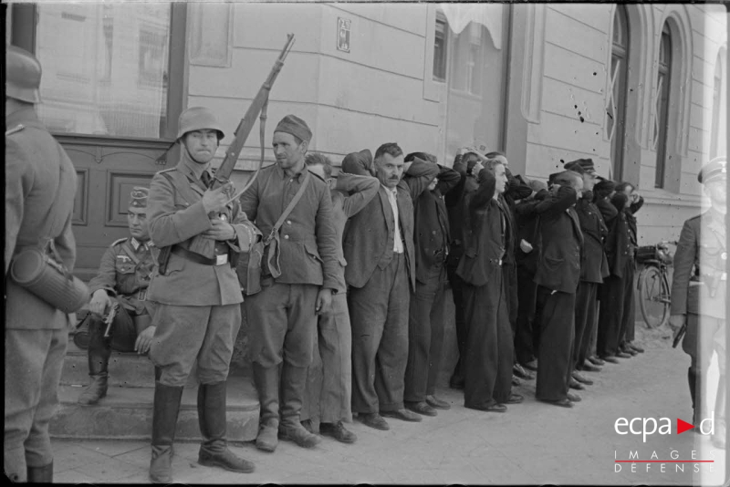 Aresztowania ludności polskiej w Bydgoszczy, (prawdopodobnie) 5 września 1939. Fot. ECPAD / Instytut Pileckiego 