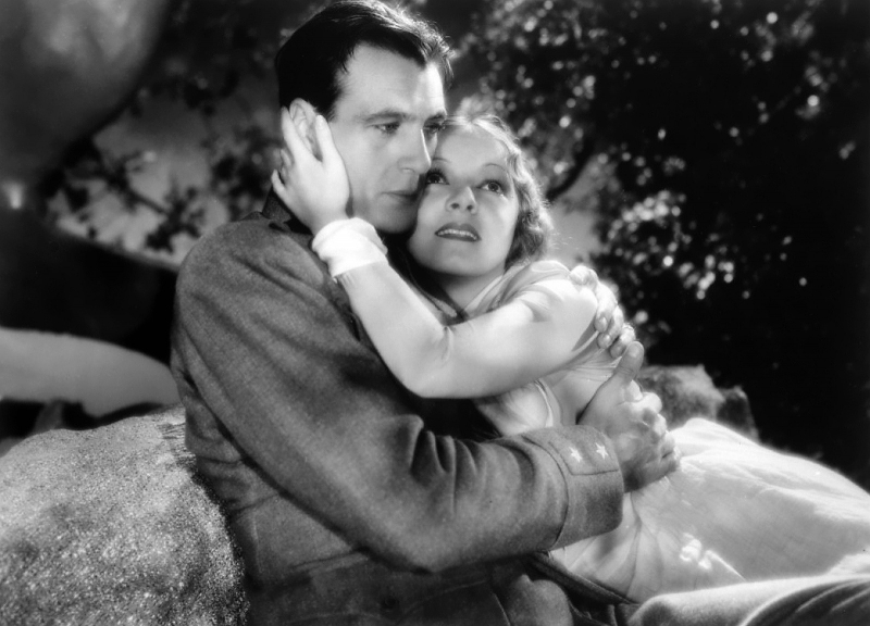 Gary Cooper i Helen Hayes w filmie "A Farewell to Arms" ("Pożegnanie z bronią"), 1932 r. Fot. Paramount Pictures, Public domain, via Wikimedia Commons