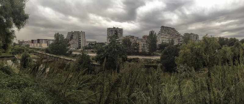 Scampia, Neapol. Fot. Federica Zappalà, CC BY-SA 3.0 IT <https://creativecommons.org/licenses/by-sa/3.0/it/deed.en>, via Wikimedia Commons