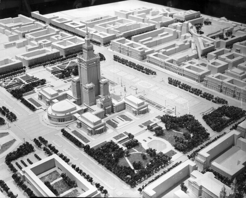 Makieta przedstawiająca Pałac Kultury i Nauki i jego otoczenie. Fot. Muzeum Narodowe w Warszawie/PAP/Jan Kosidowski
