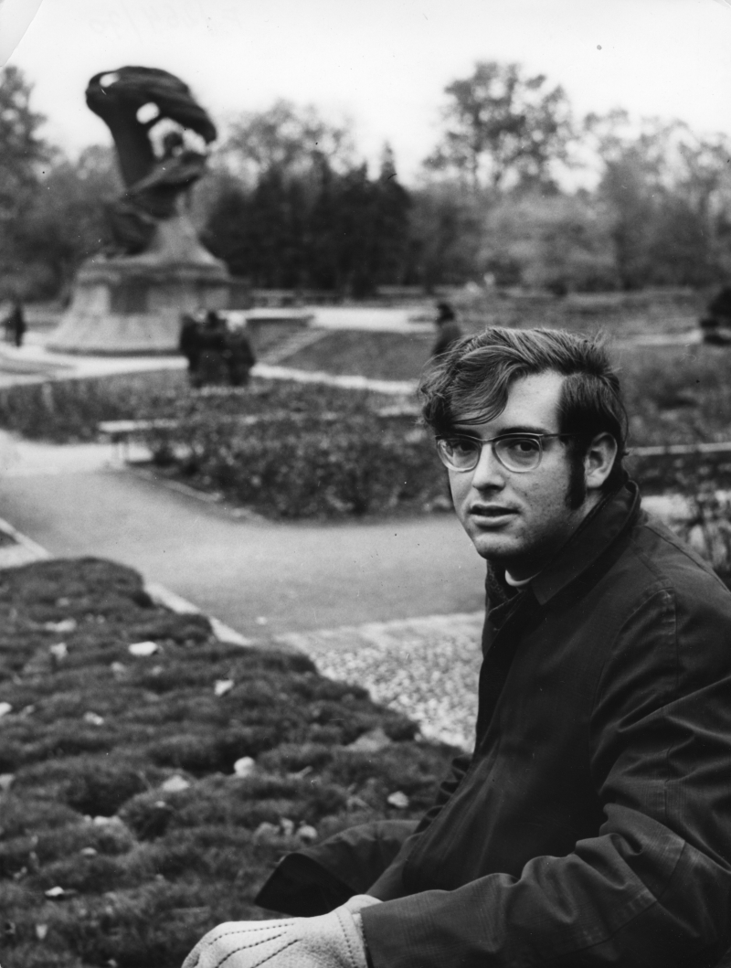 Garrick Ohlsson po wygraniu Międzynarodowego Konkursu Chopinowskiego w Warszawie w 1970 r. Fot. PAP/Mariusz Szyperko