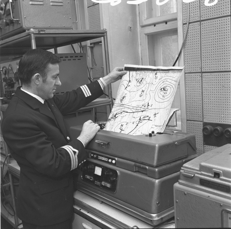 Gdynia, wrzesień 1971 r. Dni Meteorologii w Państwowym Instytucie Hydrologiczno-Meteorologicznym. Fot. PAP/Janusz Uklejewski