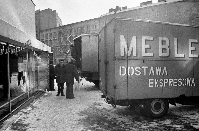 Warszawa 1976 r. Pawilon meblowy przy ul. Przeskok. Fot. PAP/Afa Pixx/Mirosław Stankiewicz