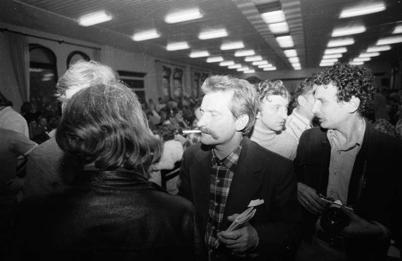 Lech Wałęsa podczas strajku w Stoczni Gdańskiej w sierpniu 1980 r. Fot. PAP/CAF - Stefan Kraszewski