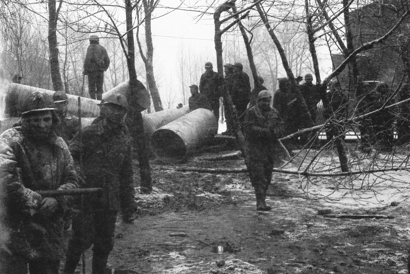 Katowice, 16.12.1981 r. Pacyfikacja Kopalni Węgla Kamiennego Wujek. Fot. PAP/Marek Janicki