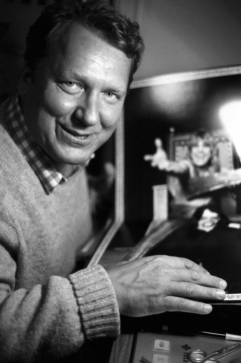 Dziennikarz muzyczny i prezenter Polskiego Radia, autor tekstów piosenek Marek Gaszyński, 1982 r. Fot. PAP/Maciej Belina Brzozowski