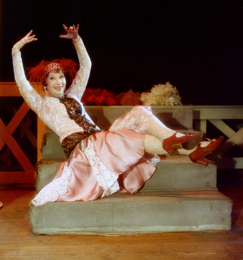 Irena Kwiatkowska w komedii muzycznej Janusza Rzeszewskiego "Lata dwudzieste... lata trzydzieste...". Fot. PAP/Afa Pixx/Krzysztof Wellman