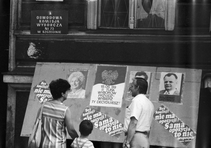 II tura wyborów do Sejmu i Senatu, Szczecin, 18 czerwca 1989 r. Fot. PAP/Jerzy Undro