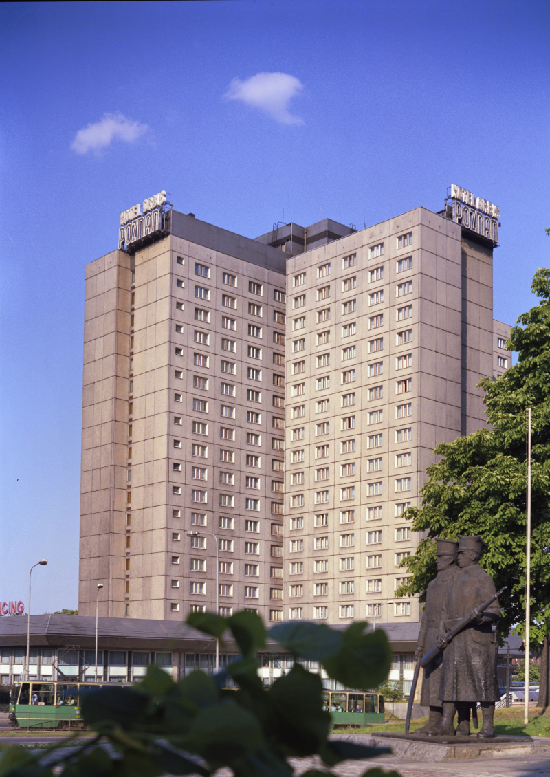 Hotel Orbis Poznań (zbudowany w latach 1975-1978 w technologii wielkiej płyty, fot. PAP/Jan Bogacz