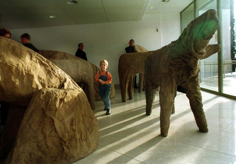 Wystawa prac Magdaleny Abakanowicz przekazanych w depozyt do Muzeum Narodowego w Poznaniu, fot. PAP/Remigiusz Sikora